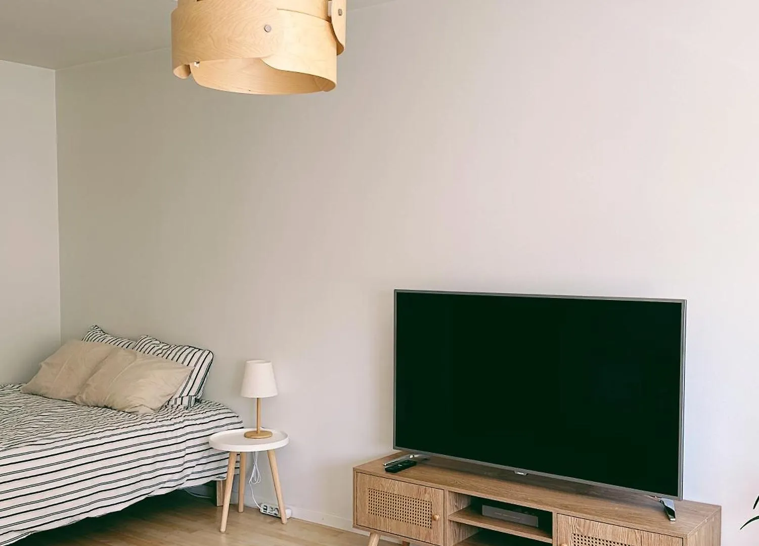 Cozy Central Flat Next To Tram And Bus Stations Helsinki